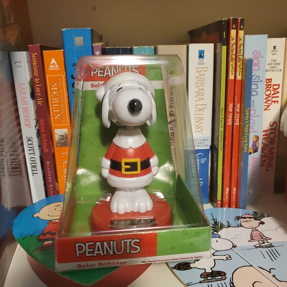 Snoopy Christmas Solar Bobble Head